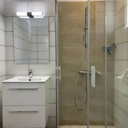 Maison Confortable A - 8 Couchages, Wifi, Parking Gratuit, Proche Des Pistes Et Du Centre. - Fr-1-548-5 Holiday home Villard-de-Lans